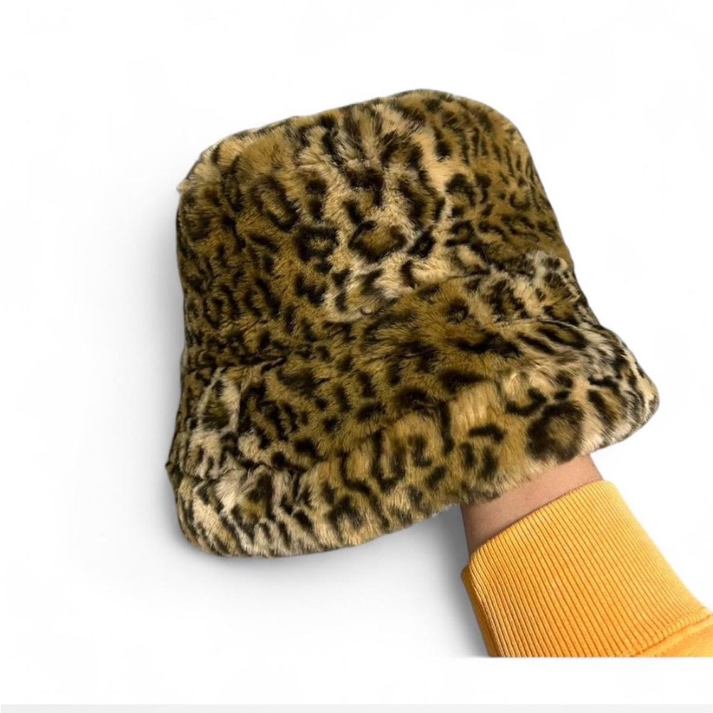 Leopard Print Faux Fur Bucket Hat